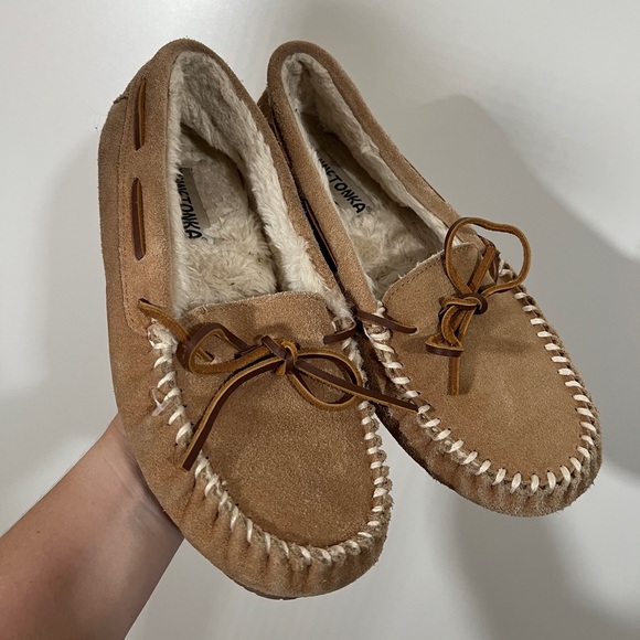 Minnetonka Leather Moccasin Slippers in Tan Size Women’s 9 - Picture 1 of 8